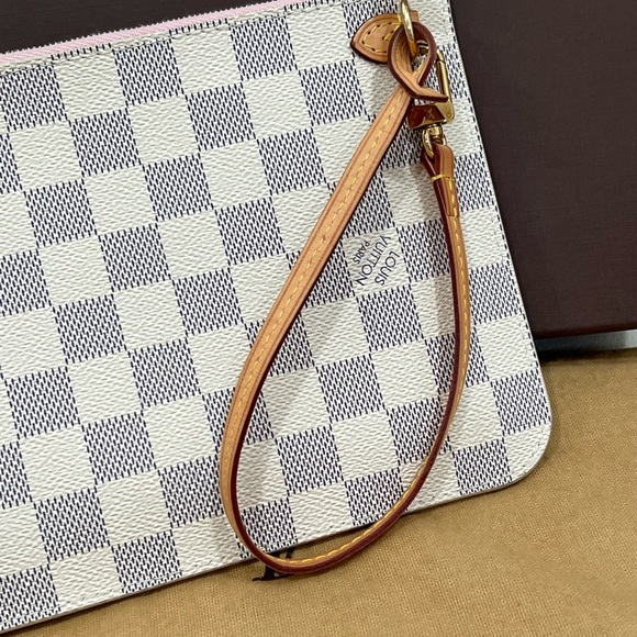 ❌Gone❌Louis Vuitton Azur Rose Ballerina Wristlet - Picture 4 of 7